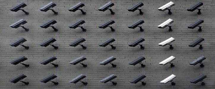 Foto: Videokameras an einer Wand